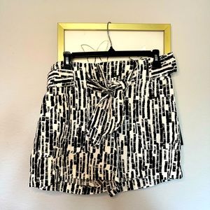 Apt. 9 Mid Rise Black Shorts - New Women | Size: 6